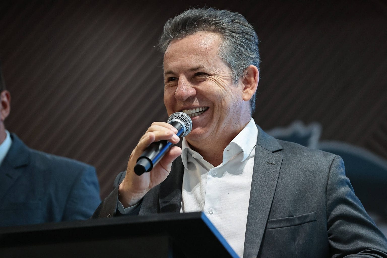 Mauro Mendes celebra filiação de Margareth Buzetti ao PP e adia definição sobre Senado