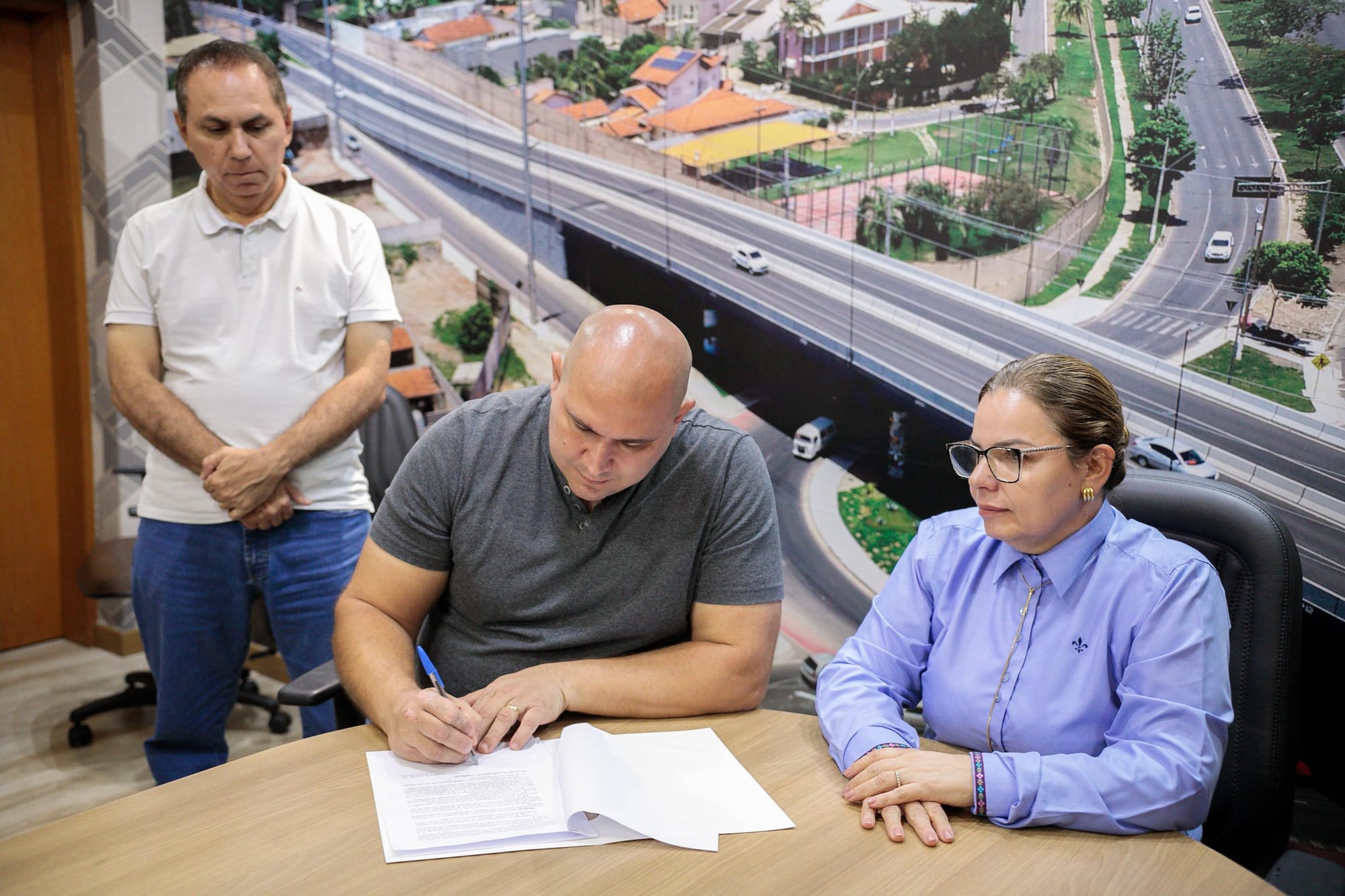 Lei sancionada pelo prefeito institui selo "Cuiabá Protege Mulheres"