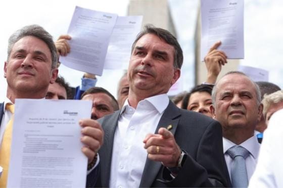 Oposição consegue 41 assinaturas e protocola pedido de impeachment de Moraes