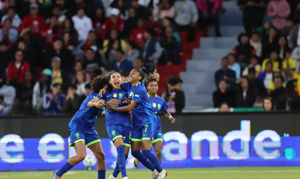 Brasil supera Colômbia e levanta a taça da Copa América