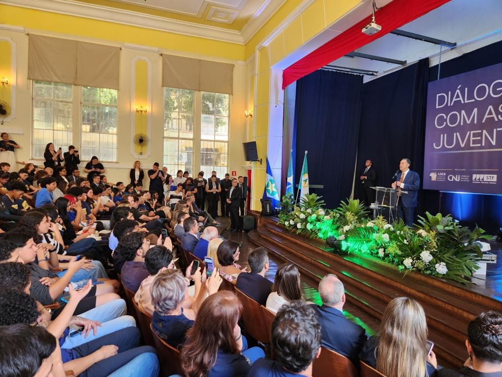 "MT está entre os oito estados com a melhor educação pública do país", afirma Barroso