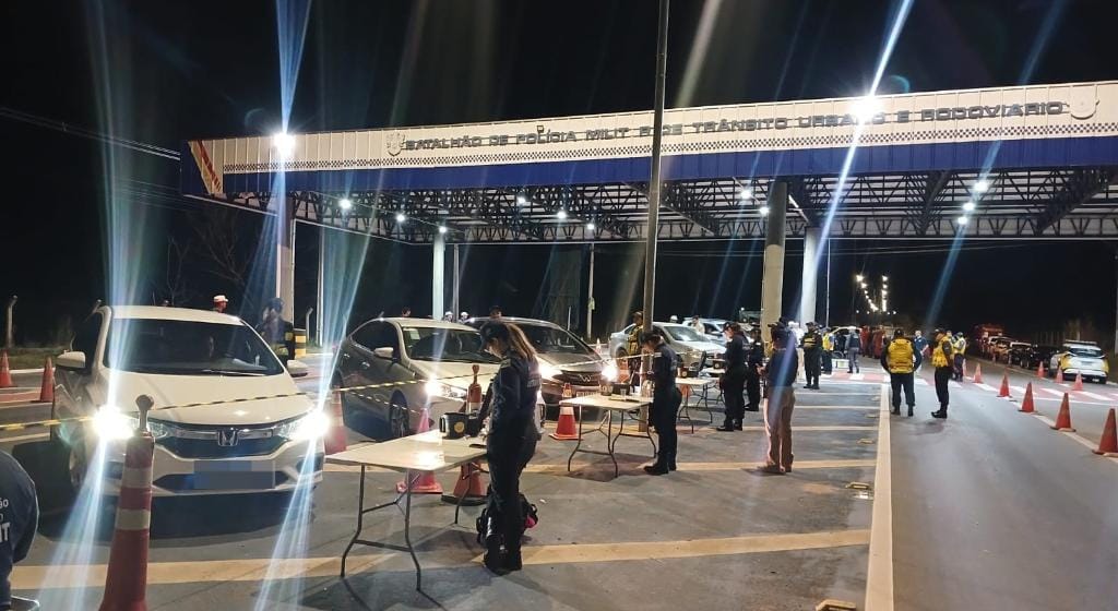 Operação Lei Seca termina com 17 veículos removidos e uma prisão por embriaguez