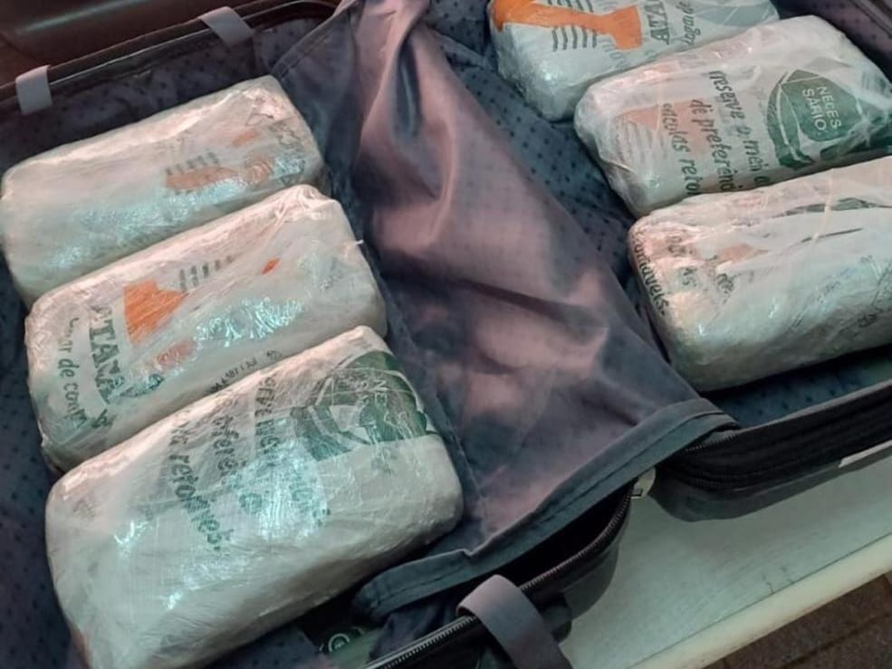 Mulher é presa em flagrante transportando seis quilos de "supermaconha" em Goiás