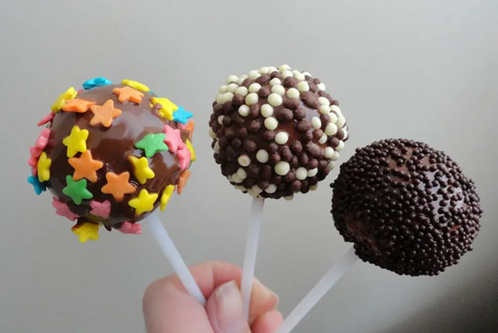 Aprenda a fazer Cake Pops de chocolate