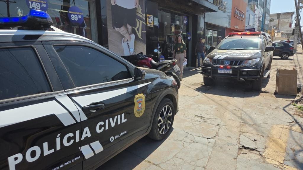 Polícia Civil apreende milhares de peças de roupas falsificadas em outlets de Cuiabá e VG