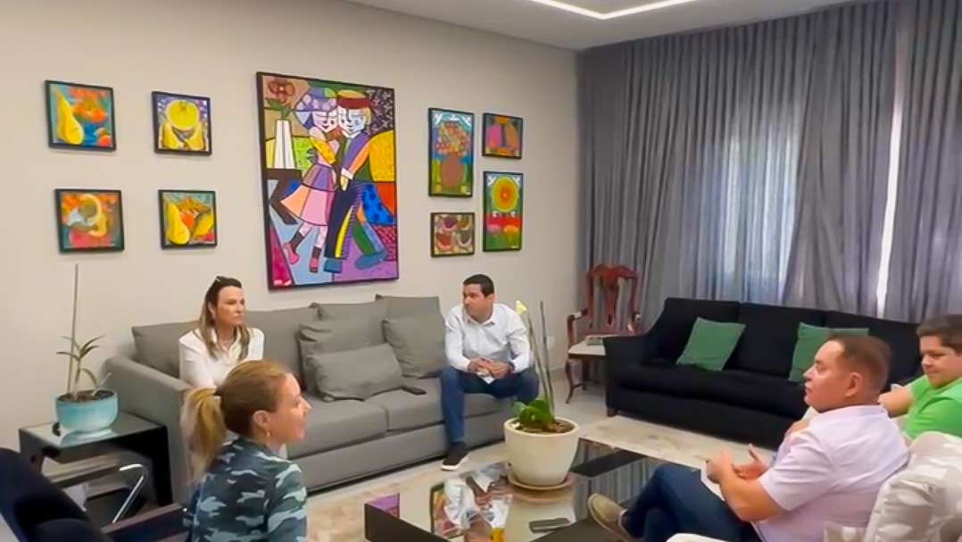 Prefeita e secretária de Saúde discutem recursos para Várzea Grande com Botelho