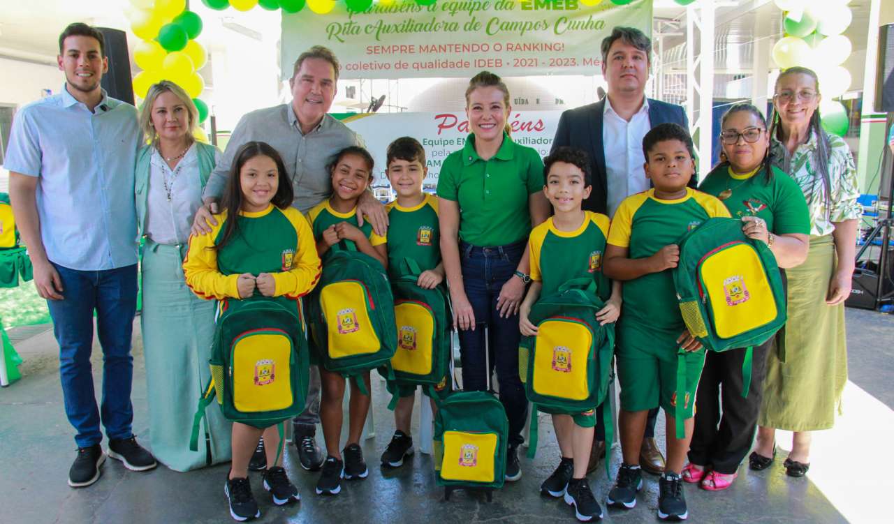 Flávia Moretti e Tião da Zaeli entregam novos uniformes para alunos da rede municipal de VG