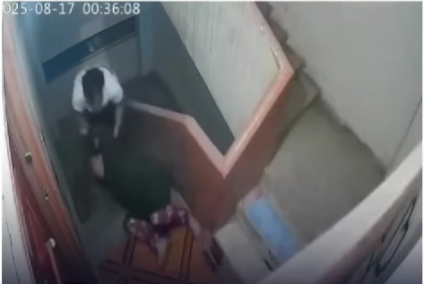 Mulher é espancada por vizinho e arrastada escada abaixo pelos cabelos