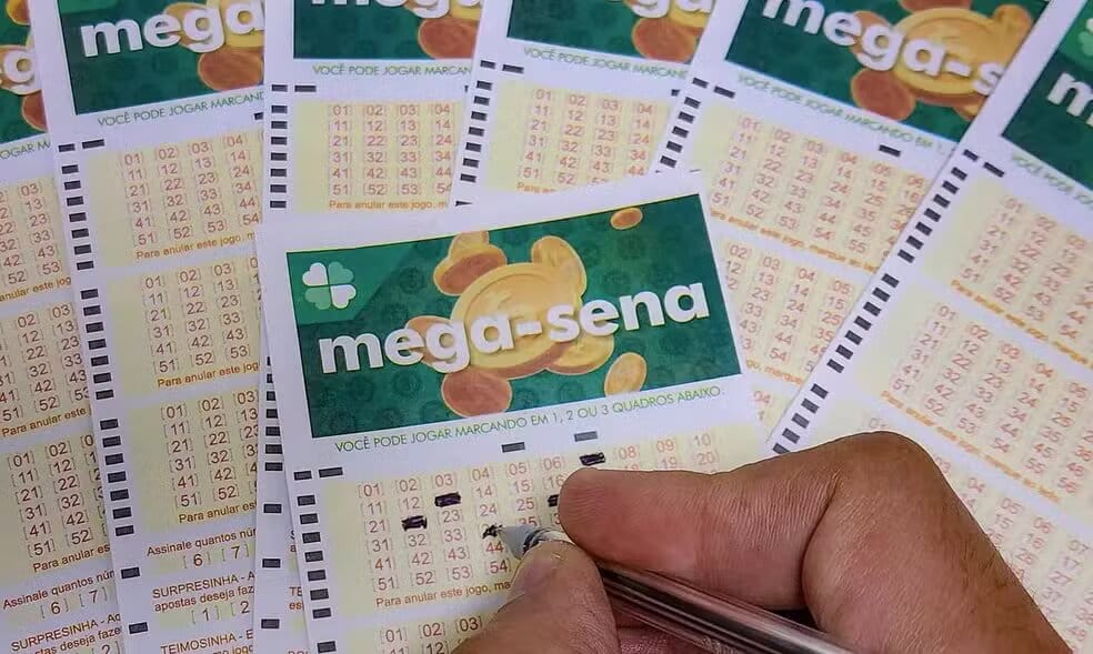 Prêmio de R$ 55 milhões da Mega-Sena pode transformar a vida de um sortudo neste sábado (16)