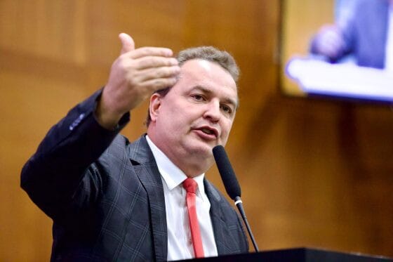 Max Russi critica criação da PEC da Prerrogativas e reforça papel de servidores públicos