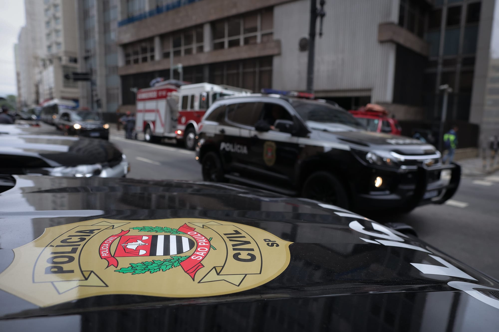 Operação da PC apreende 50 mil garrafas de bebidas com metanol e prende suspeitos