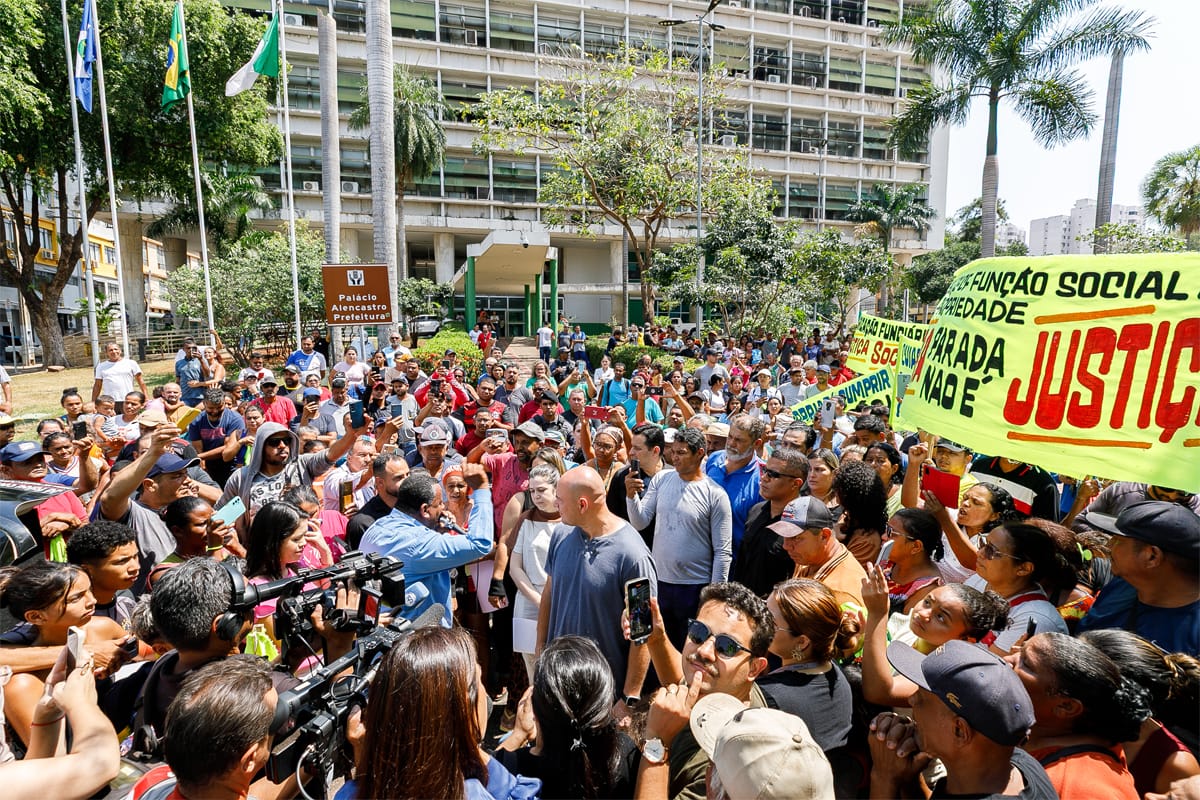 Prefeito se reúne com manifestantes do Contorno Leste e detalha assistência às famílias
