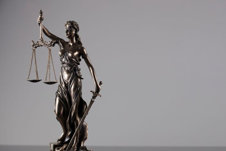 Tribunal do Júri de Barra do Bugres condena réu a 14 anos por matar jovem em barbearia