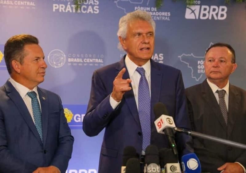 Ausente por acidente, Mendes recebe solidariedade de Caiado na abertura da Ficomex