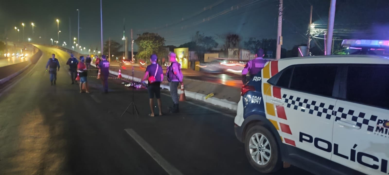 Homem morre atropelado por moto e carros em avenida de Cuiabá; dois motoristas fugiram