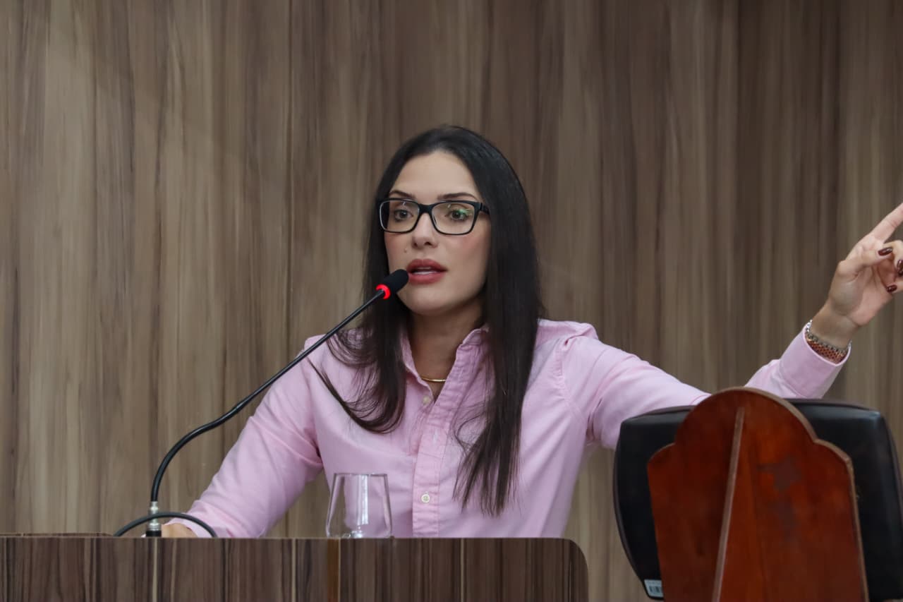 Janaina Riva propõe zerar IPVA para carros elétricos e dar 50% de desconto para híbridos