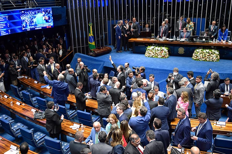 Comissão de Constituição e Justiça do Senado rejeita PEC da Blindagem