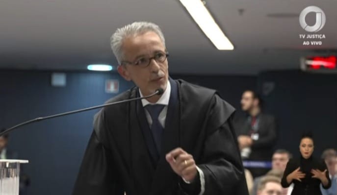 Defesa de Mauro Cid abre sustentações orais em julgamento da Primeira Turma do STF