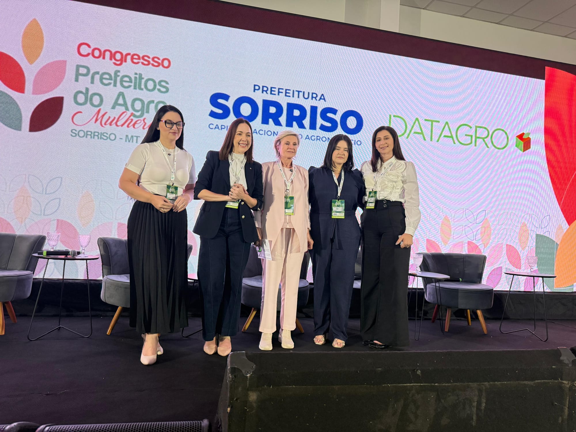 Primeira-dama de Cuiabá defende fortalecimento do agro e mais diálogo entre poderes em congresso no MT