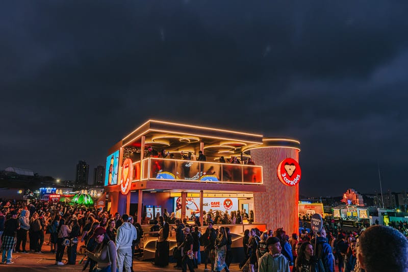 3 Corações aquece e energiza o The Town com mais de 3 caminhões pipa de café e 41 mil copos refil vendidos