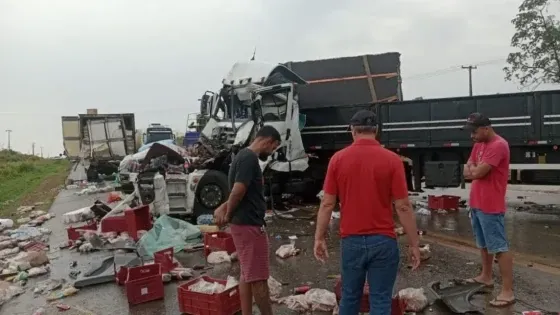 Grave acidente entre caminhões interdita BR-163 em Sorriso e deixa motorista em estado grave