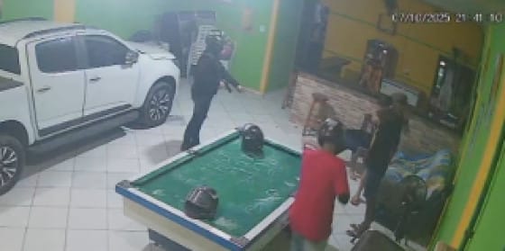 Dupla é executada a tiros dentro de bar em Peixoto de Azevedo; câmera registrou crime