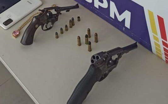 Homem é preso e adolescente apreendido pela PM após roubo à residência em Alta Floresta