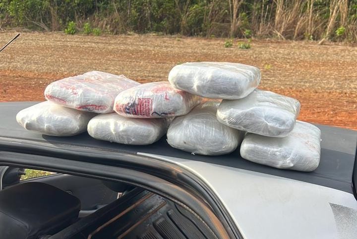 Idoso é preso pela PM com 8 quilos de maconha escondidos embaixo de banco de veículo