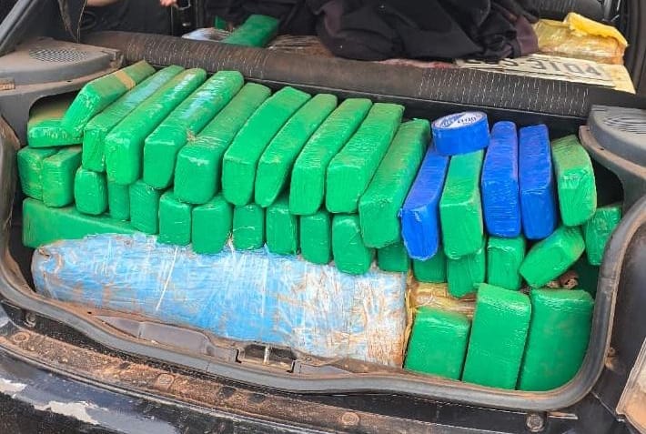 Polícia Civil e PRF apreendem 485 tabletes de maconha que eram transportados na BR-163