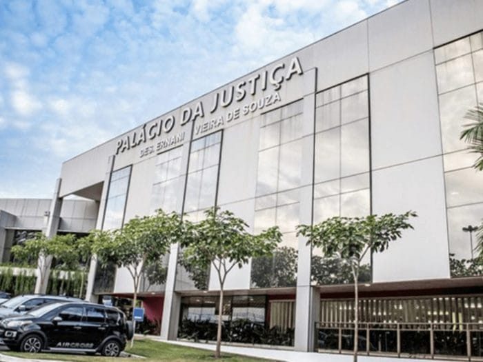 Faculdade deverá devolver valor de matrícula em Medicina após desistência antes das aulas