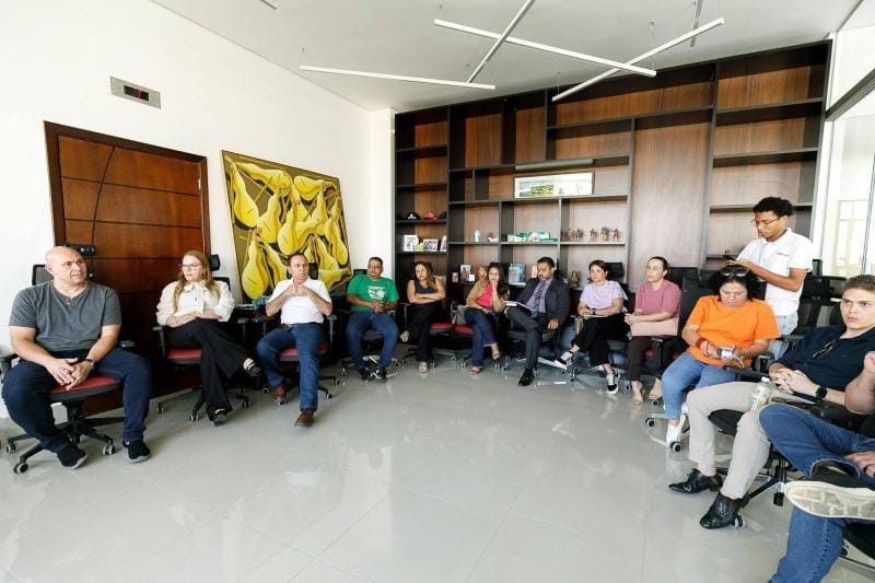 Servidores da saúde de Cuiabá suspendem ameaça de greve após reunião com prefeito