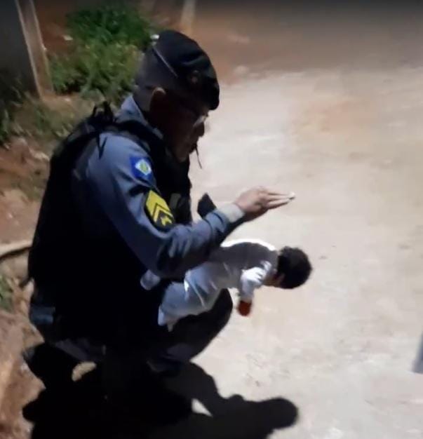 Policiais militares salvam recém-nascida engasgada com leite em Alto Taquari