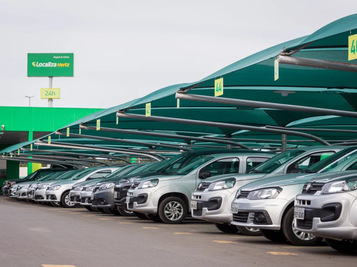 TJMT manda Localiza indenizar família deixada na estrada após bloqueio de carro alugado