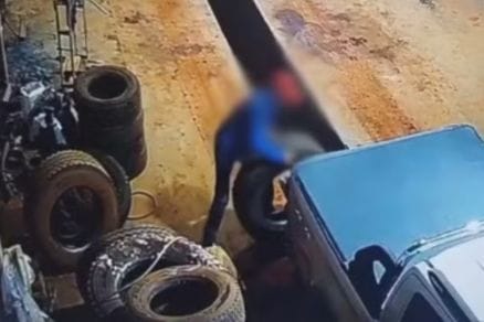 Servidor da Prefeitura é preso após ser flagrado roubando pneus de ônibus escolares