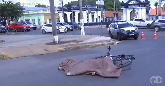 Ciclista venezuelano morre atropelado por caminhão; motorista fugiu sem prestar socorro