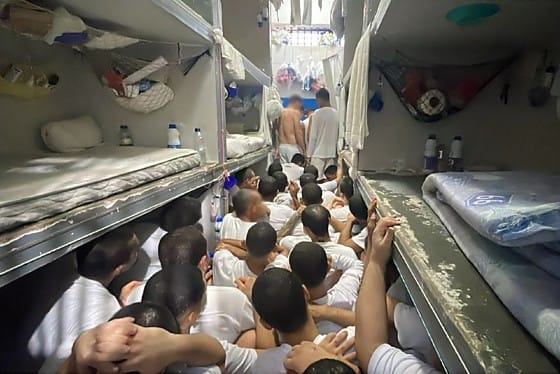 Justiça ordena interdição de cadeia pública por superlotação e condições precárias