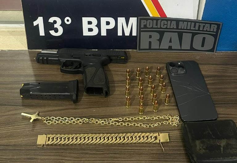 Suspeito é preso pela PM com mais de meio milhão em folhas de cheques e arma de fogo