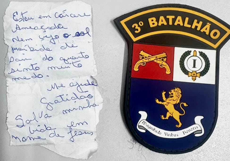 Mulher mantida em cárcere privado pelo próprio filho pede ajuda por bilhete e é resgatada