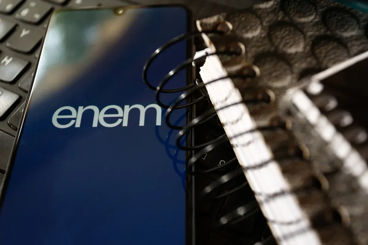 Enem 2026 vai avaliar desempenho de estudantes do 3º ano, anuncia MEC