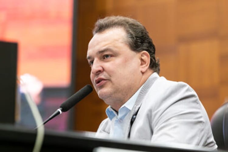 Max Russi reage a ataques contra Janaina Riva e pede rigor: "Toda mulher merece respeito"