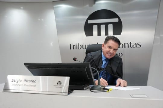 Sérgio Ricardo é empossado e vai comandar o Tribunal de Contas de Mato Grosso até 2027