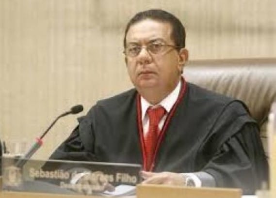 Desembargador afastado por suspeita de corrupção se aposenta em Mato Grosso