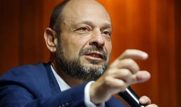 Presidente do INSS pede exoneração de vice após ligação com ex-chefe preso