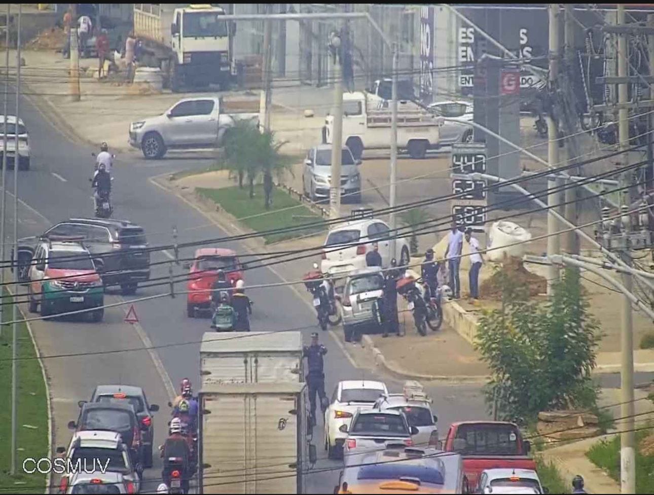 Acidente na Avenida da FEB causa congestionamento e transtornos para motoristas