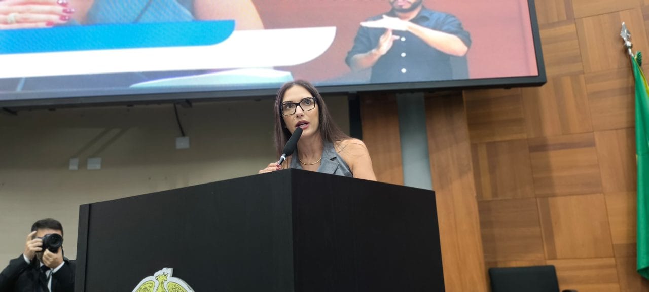 Janaina Riva convoca secretário para explicar exoneração de chefe do Procon-MT