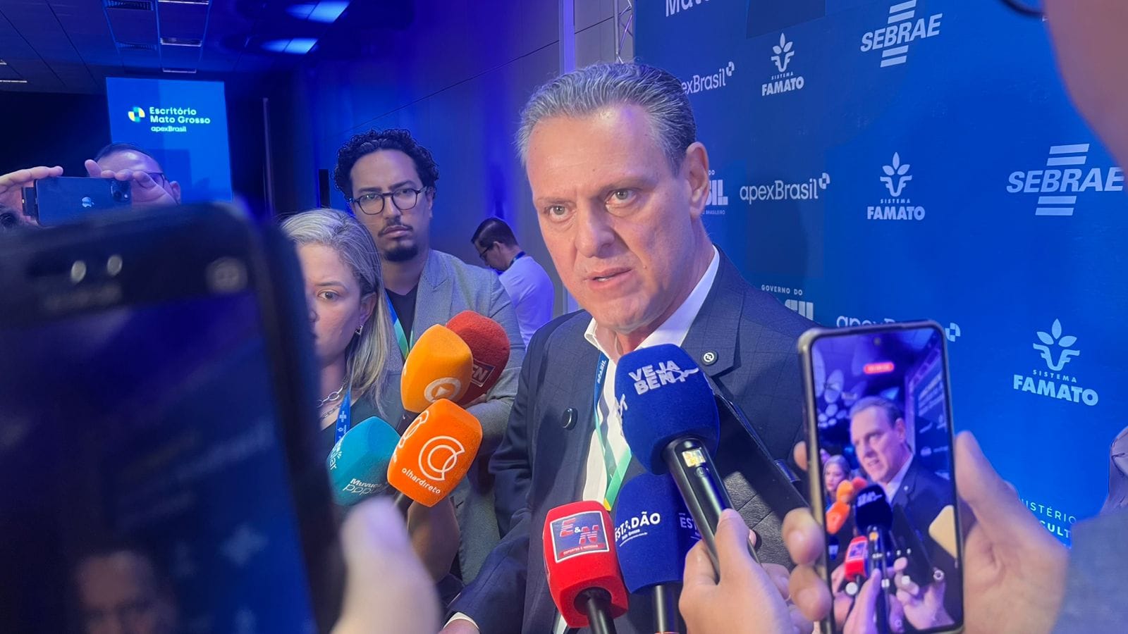 Carlos Fávaro oficializa Natasha Slhessarenko como pré-candidata ao Governo