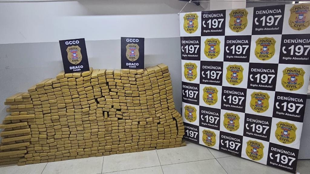 PC intercepta Fiat Strada e apreende meia tonelada de maconha