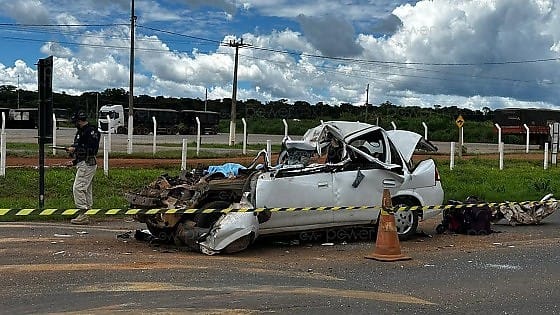 Colisão com carreta mata mulher e criança em Nova Mutum