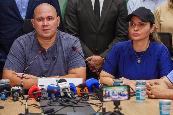 Abilio Brunini assina decreto que institui autonomia financeira e de nomeações para vice-prefeita