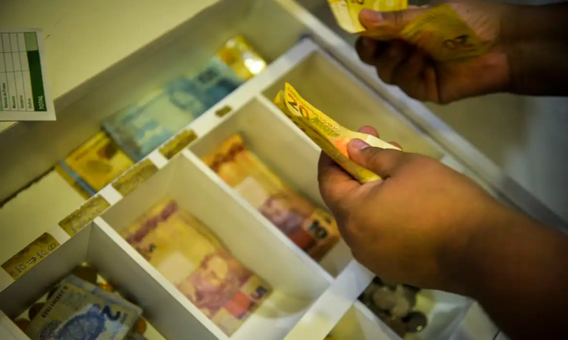 Caixa Econômica Federal começa a pagar saldo do FGTS retido pelo saque-aniversário